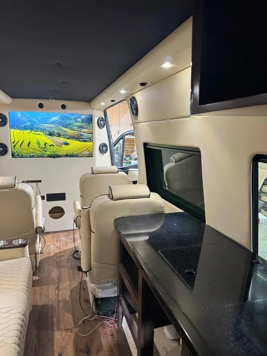 2025 Mercedes-Benz VS30 Sprinter - Image 8 of 19
