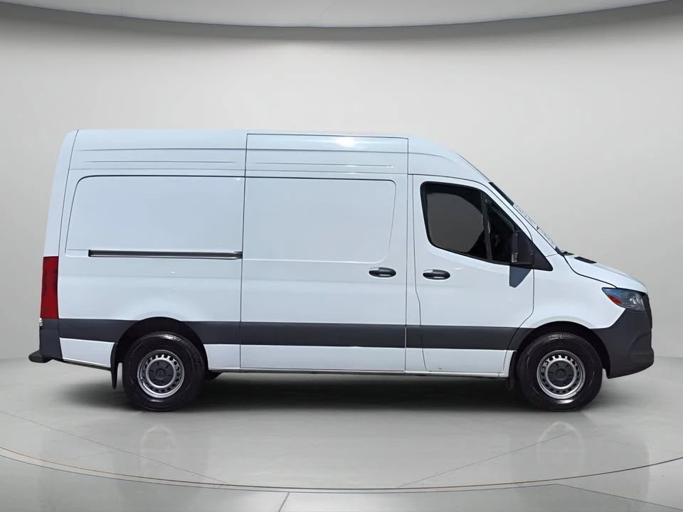2025 Mercedes-Benz VS30 Sprinter - Image 8 of 14