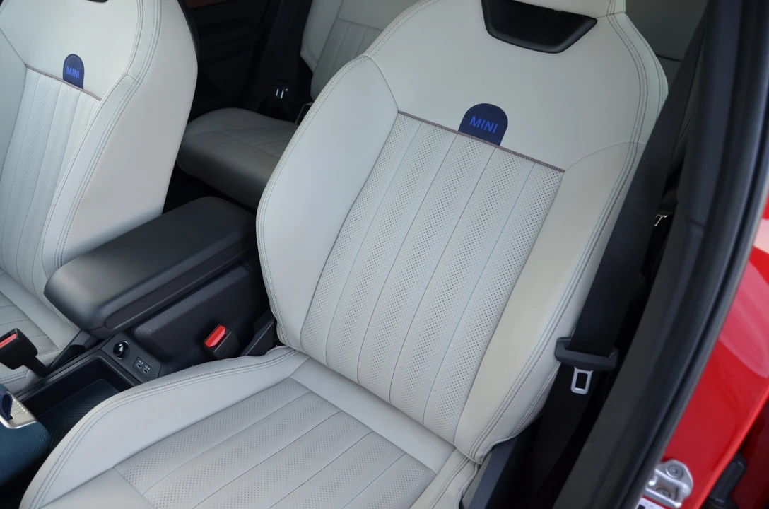 2025 Mini Countryman 3rd Gen - Image 16 of 21