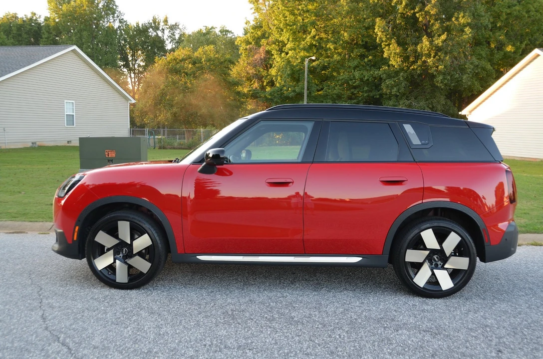 2025 Mini Countryman 3rd Gen - Image 9 of 21