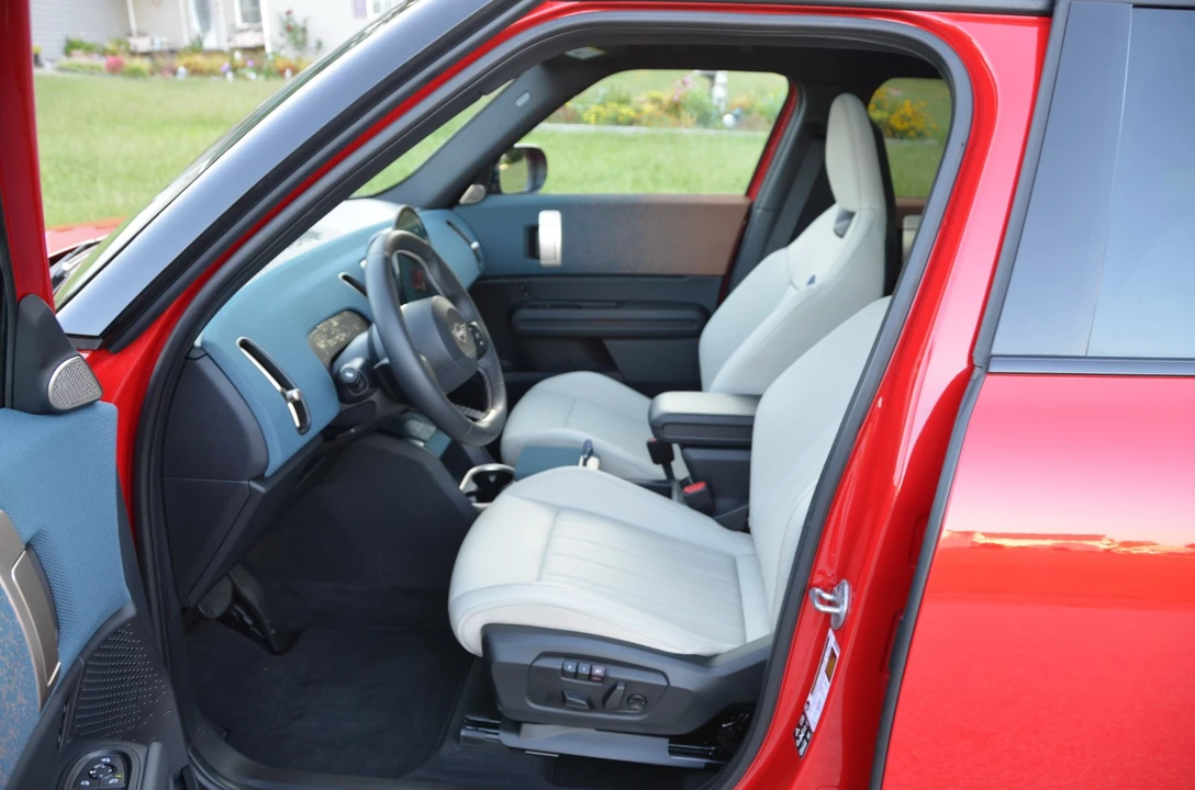 2025 Mini Countryman 3rd Gen - Image 14 of 21