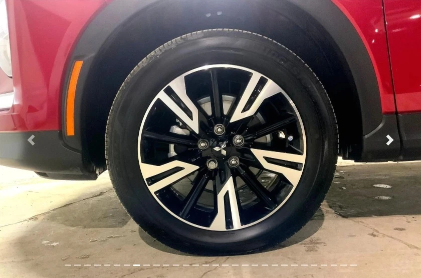 2025 Mitsubishi Eclipse Cross - Image 3 of 8