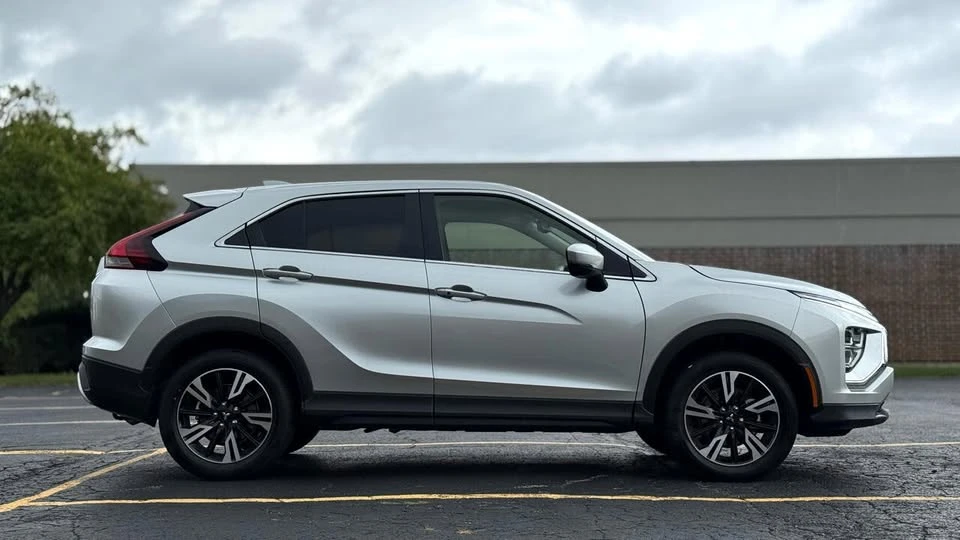 2025 Mitsubishi Eclipse Cross - Image 10 of 20