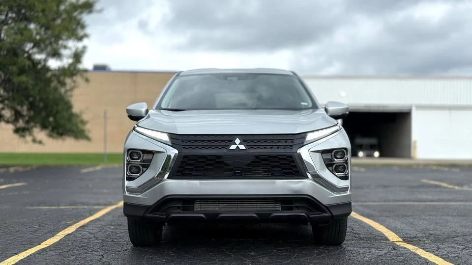 2025 Mitsubishi Eclipse Cross - Image 3 of 20