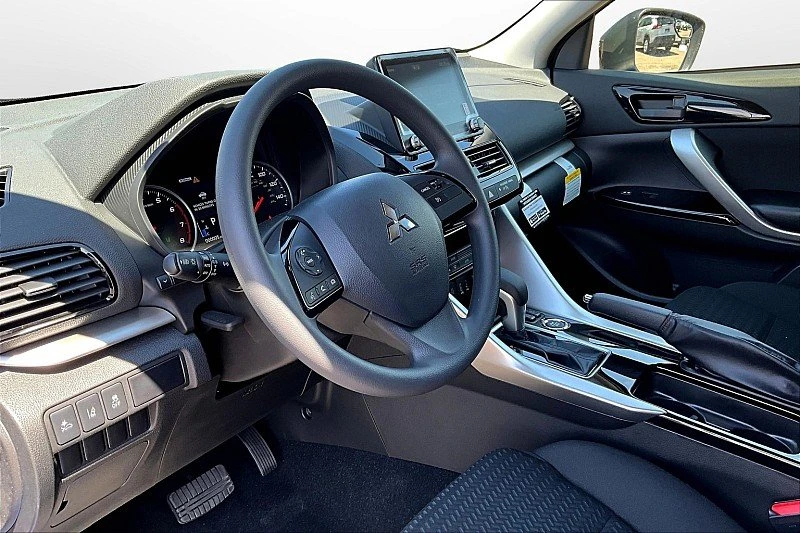 2025 Mitsubishi Eclipse Cross - Image 7 of 12