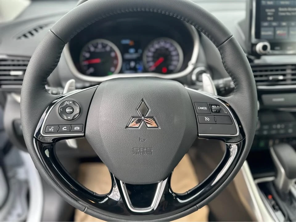 2025 Mitsubishi Eclipse Cross - Image 10 of 13