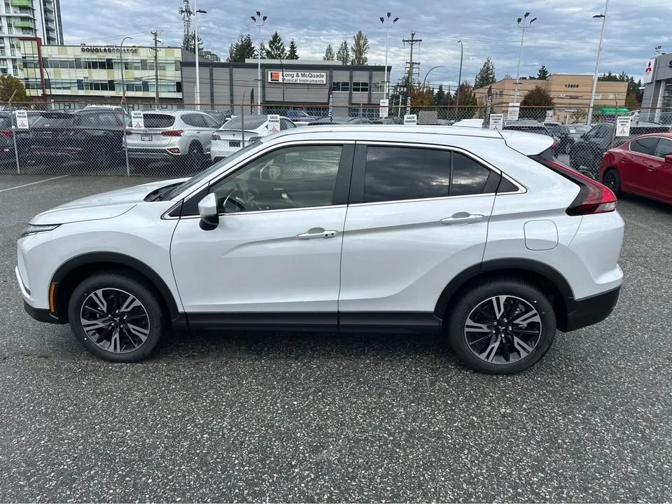 2025 Mitsubishi Eclipse Cross - Image 3 of 13