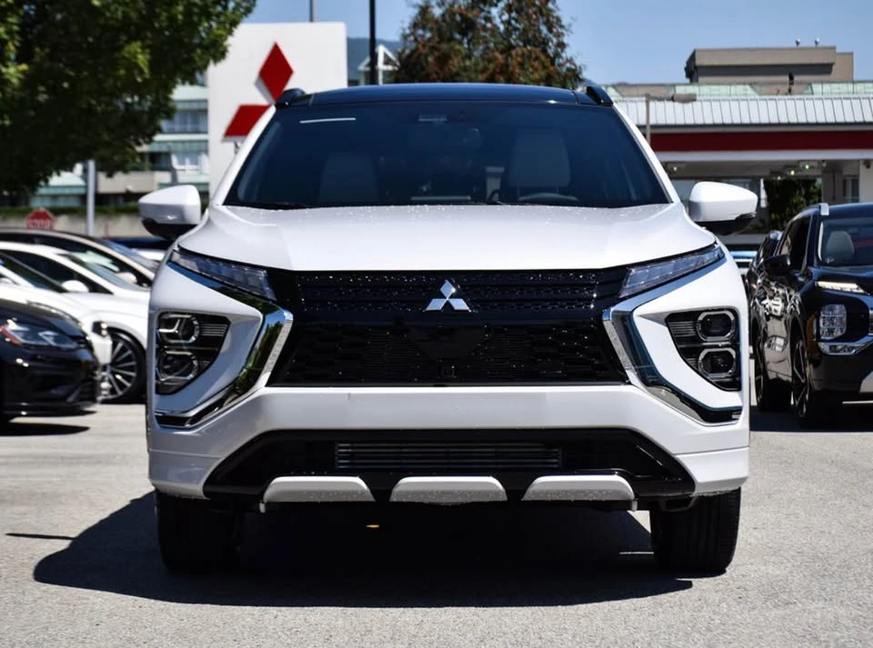 2025 Mitsubishi Eclipse Cross - Image 2 of 3
