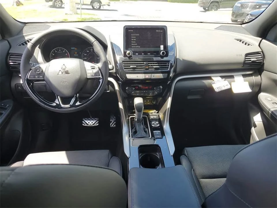 2025 Mitsubishi Eclipse Cross - Image 4 of 4