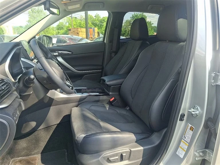 2025 Mitsubishi Eclipse Cross - Image 4 of 5