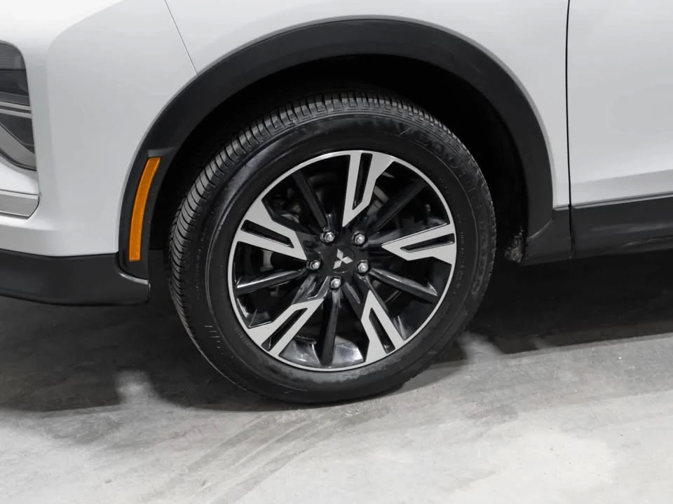 2025 Mitsubishi Eclipse Cross - Image 4 of 16