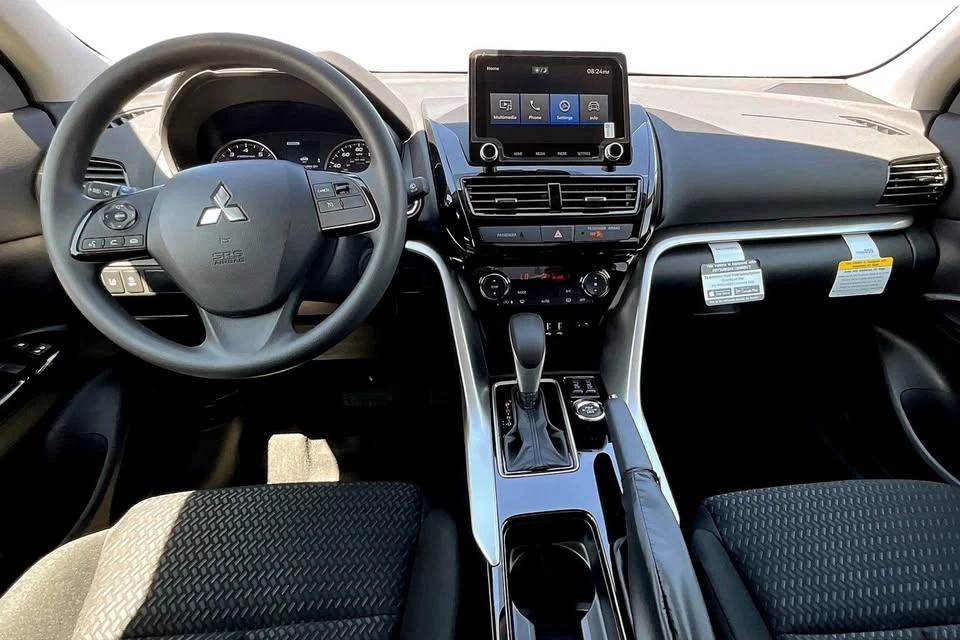 2025 Mitsubishi Eclipse Cross - Image 5 of 12