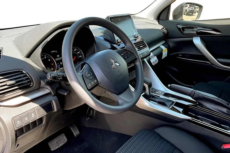 2025 Mitsubishi Eclipse Cross - Image 7 of 12