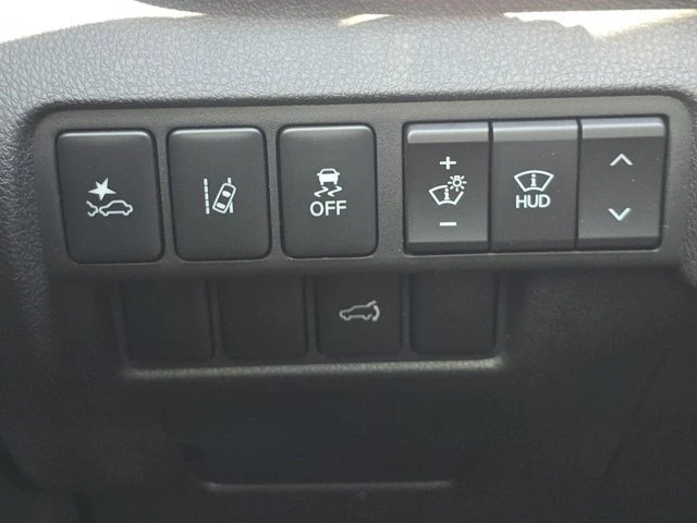 2025 Mitsubishi Eclipse Cross - Image 9 of 15