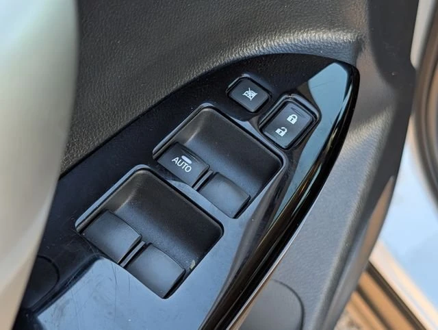 2025 Mitsubishi Eclipse Cross - Image 15 of 20
