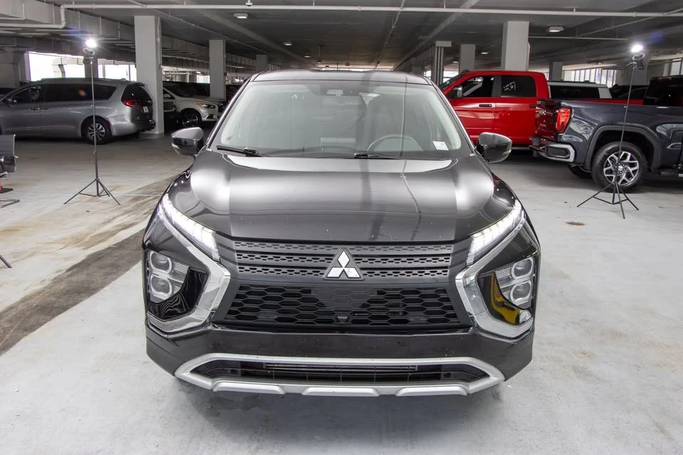 2025 Mitsubishi Eclipse Cross - Image 2 of 20