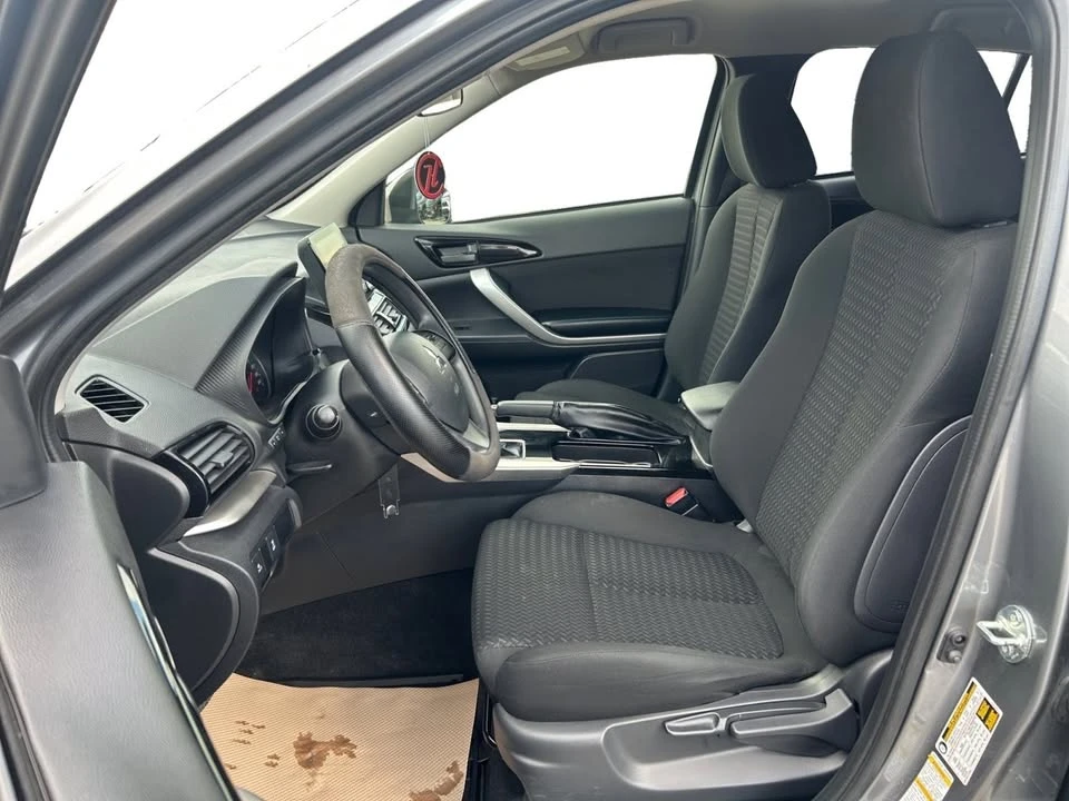 2025 Mitsubishi Eclipse Cross - Image 5 of 11