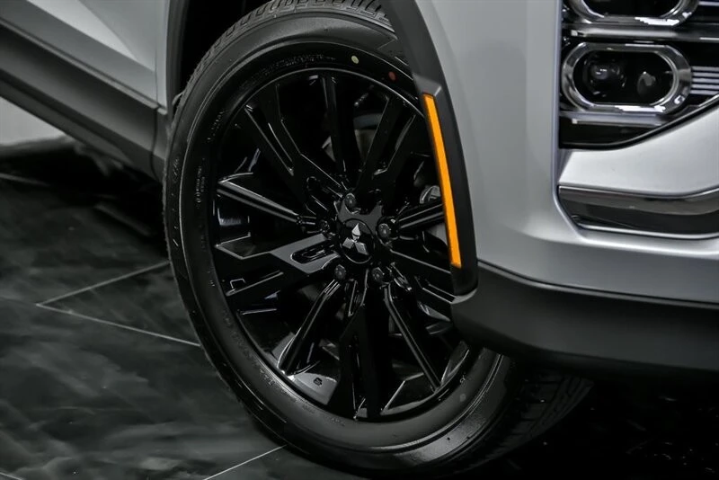 2025 Mitsubishi Eclipse Cross - Image 3 of 21