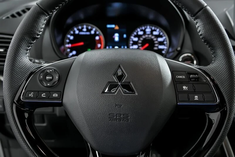 2025 Mitsubishi Eclipse Cross - Image 17 of 21