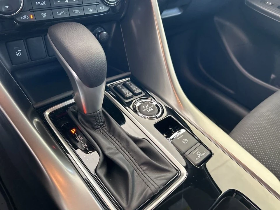 2025 Mitsubishi Eclipse Cross - Image 8 of 21