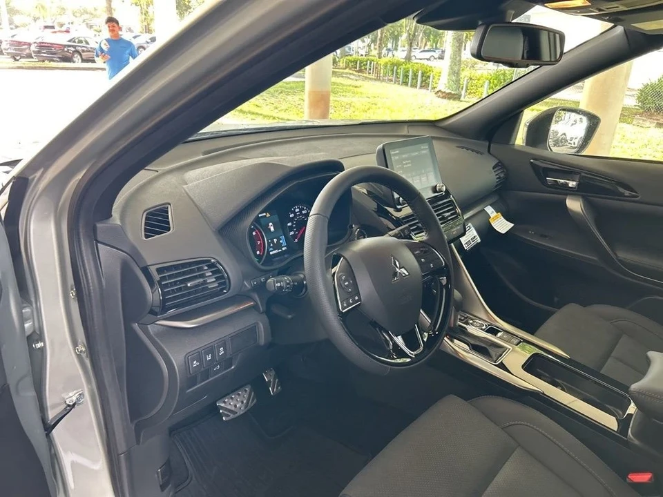 2025 Mitsubishi Eclipse Cross - Image 6 of 21