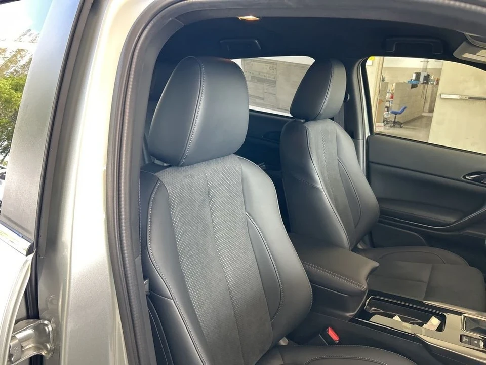 2025 Mitsubishi Eclipse Cross - Image 18 of 21