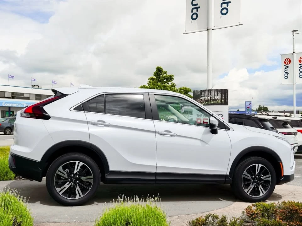 2025 Mitsubishi Eclipse Cross - Image 4 of 20