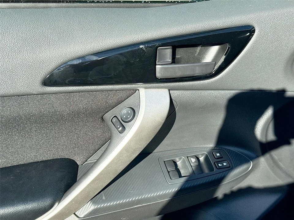2025 Mitsubishi Eclipse Cross - Image 17 of 21