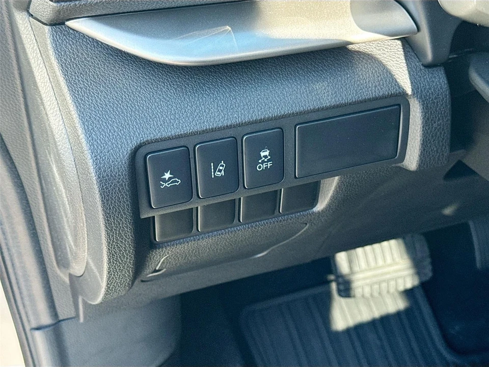 2025 Mitsubishi Eclipse Cross - Image 10 of 21