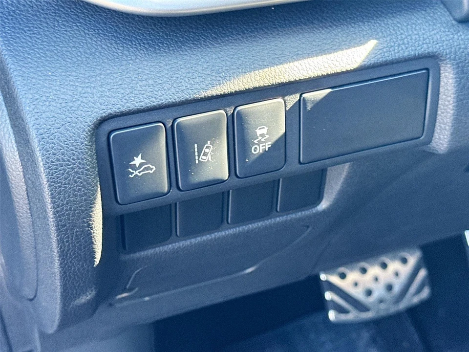 2025 Mitsubishi Eclipse Cross - Image 10 of 21