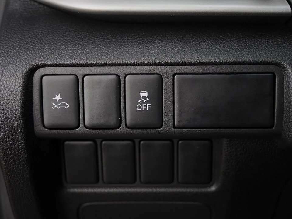 2025 Mitsubishi Eclipse Cross - Image 15 of 20
