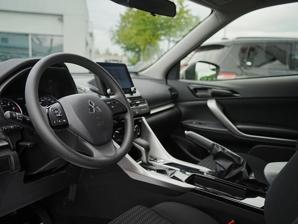 2025 Mitsubishi Eclipse Cross - Image 14 of 20