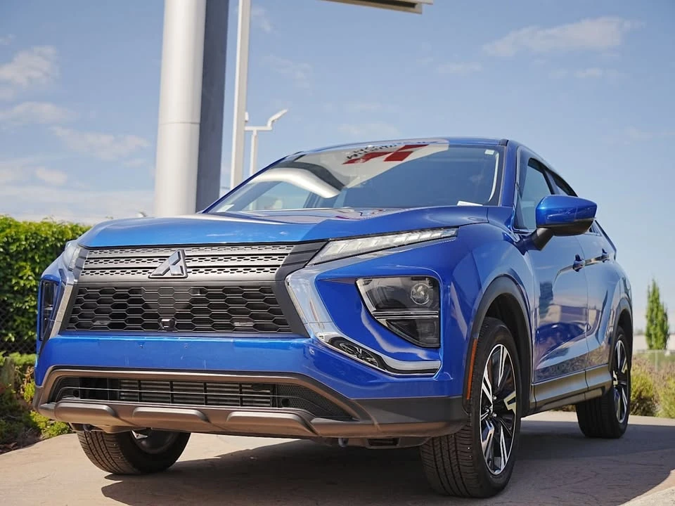 2025 Mitsubishi Eclipse Cross - Image 2 of 20