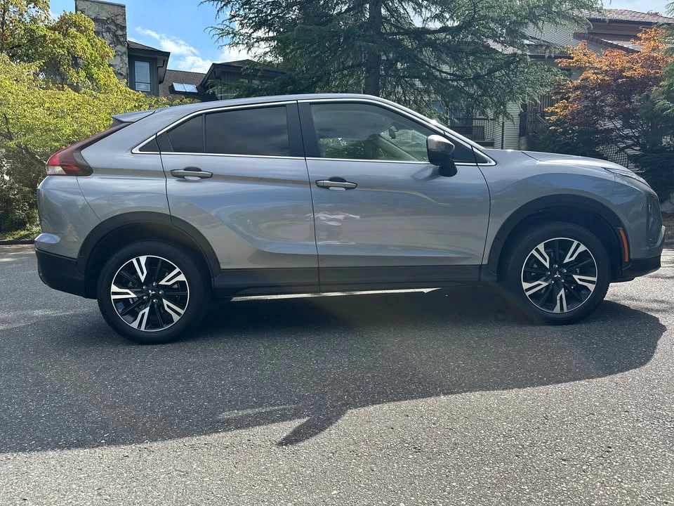 2025 Mitsubishi Eclipse Cross - Image 2 of 14