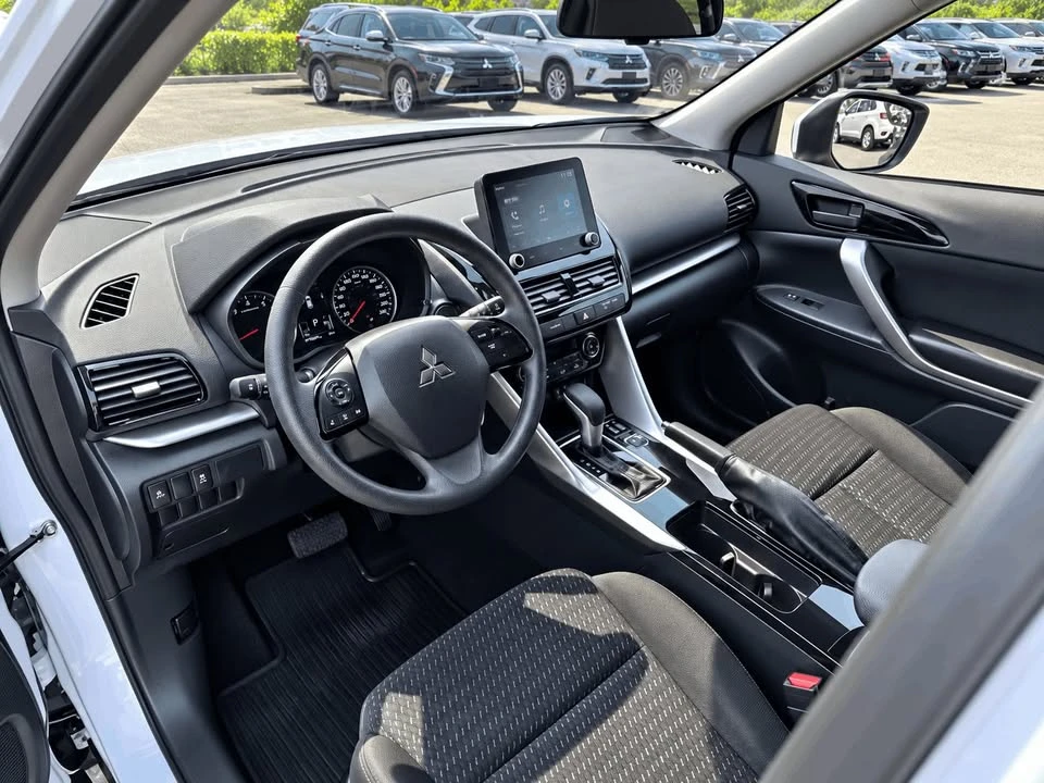 2025 Mitsubishi Eclipse Cross - Image 6 of 10