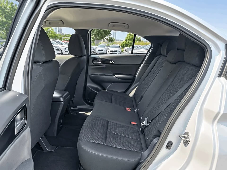2025 Mitsubishi Eclipse Cross - Image 9 of 10