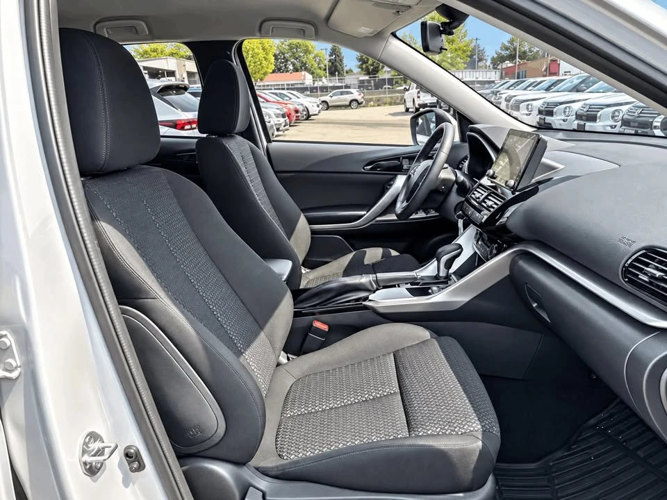 2025 Mitsubishi Eclipse Cross - Image 8 of 10