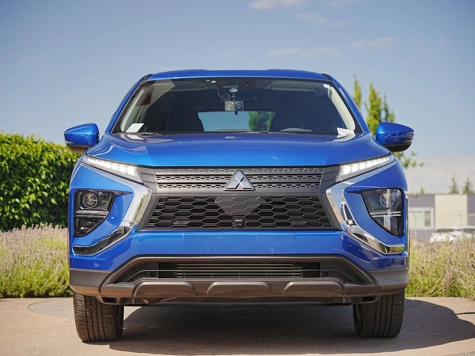 2025 Mitsubishi Eclipse Cross - Image 2 of 19