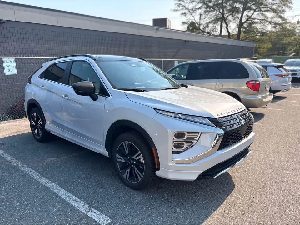 2025 Mitsubishi Eclipse Cross - Image 2 of 13