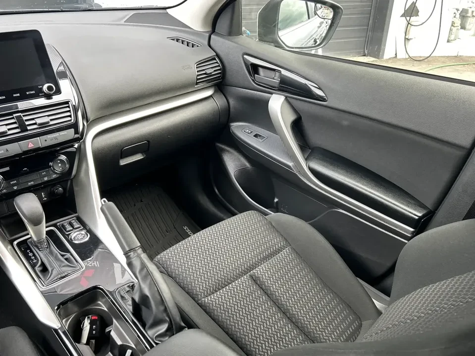 2025 Mitsubishi Eclipse Cross - Image 12 of 14