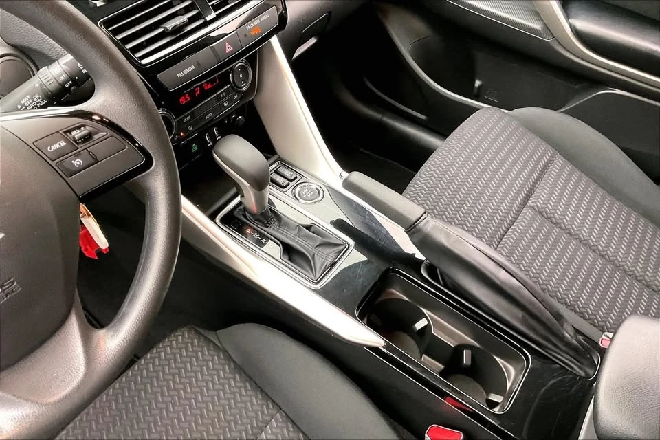 2025 Mitsubishi Eclipse Cross - Image 12 of 20