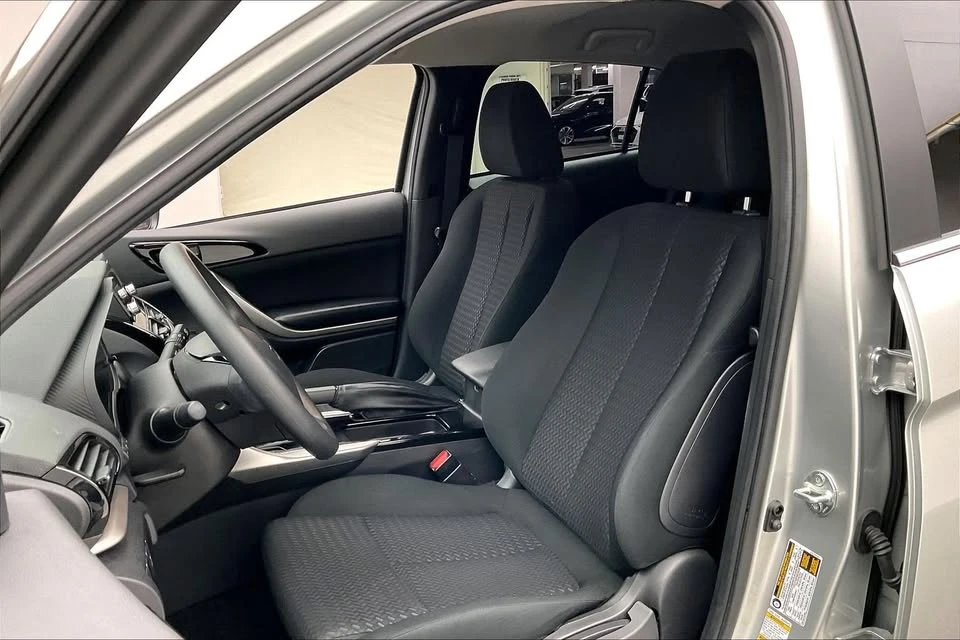 2025 Mitsubishi Eclipse Cross - Image 8 of 20