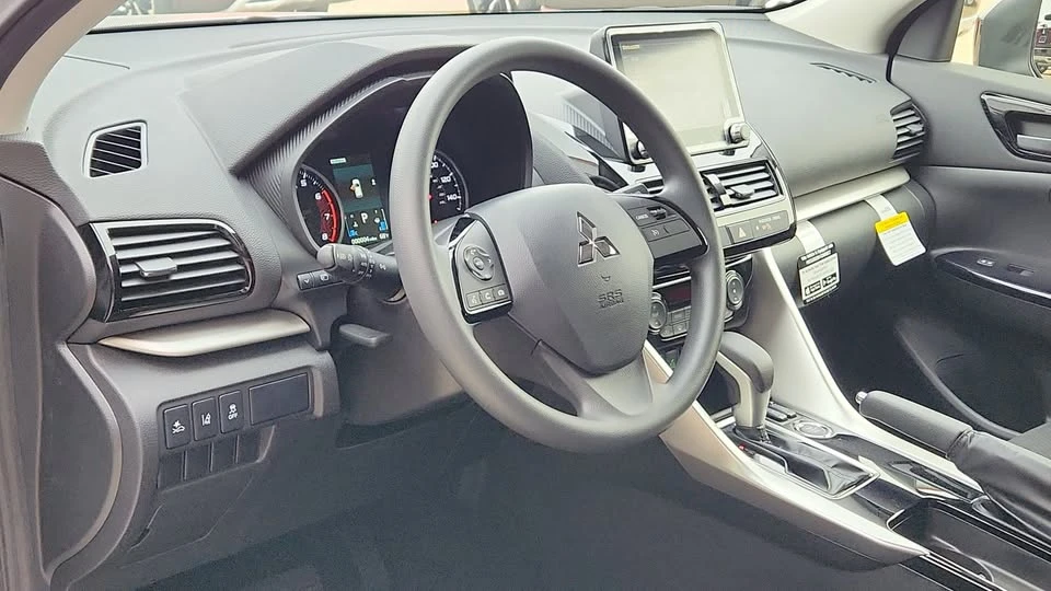 2025 Mitsubishi Eclipse Cross - Image 6 of 10