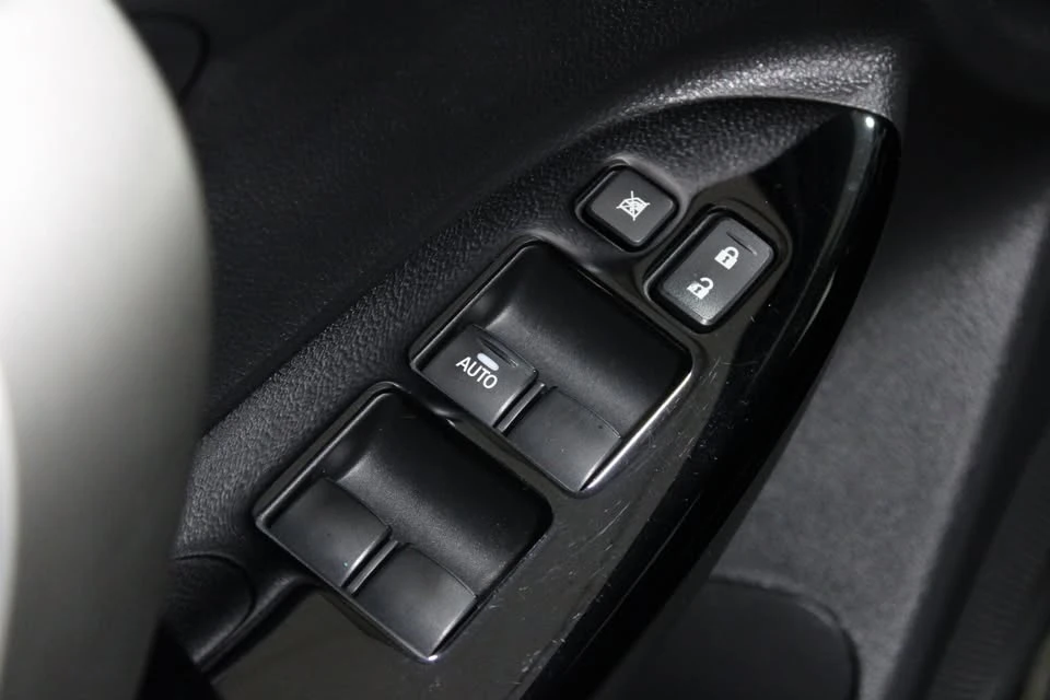 2025 Mitsubishi Eclipse Cross - Image 4 of 20