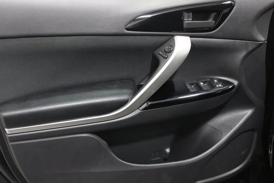 2025 Mitsubishi Eclipse Cross - Image 3 of 20