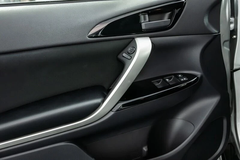 2025 Mitsubishi Eclipse Cross - Image 11 of 21