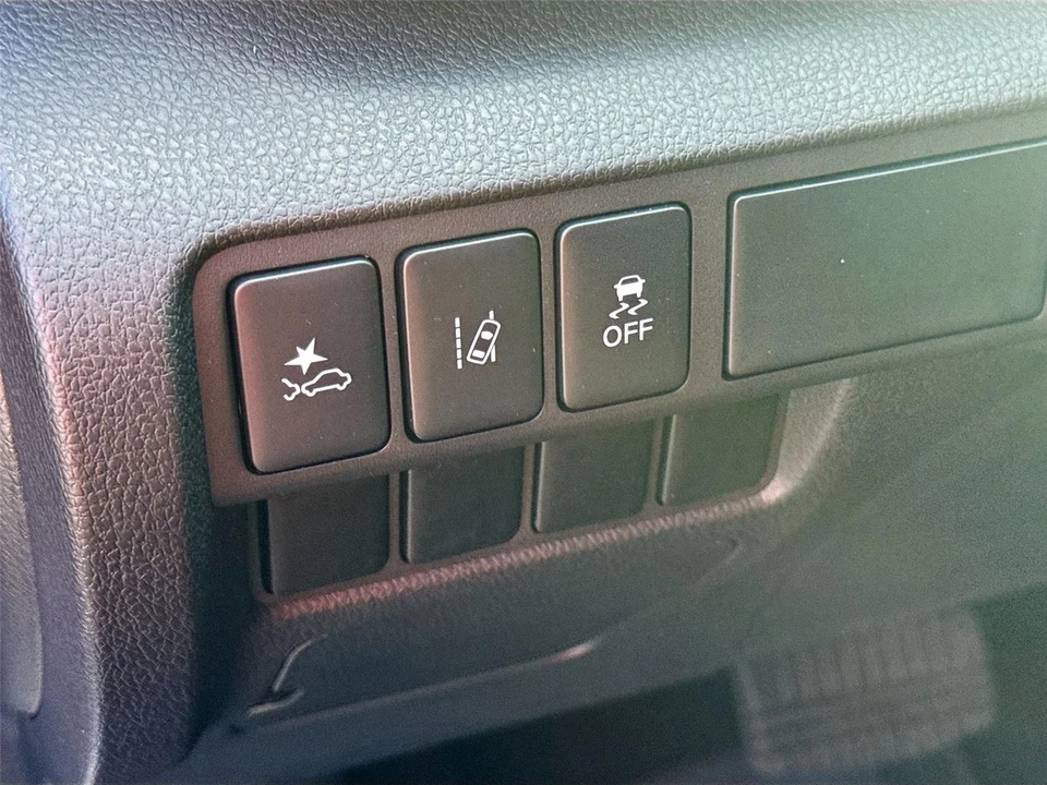 2025 Mitsubishi Eclipse Cross - Image 10 of 21