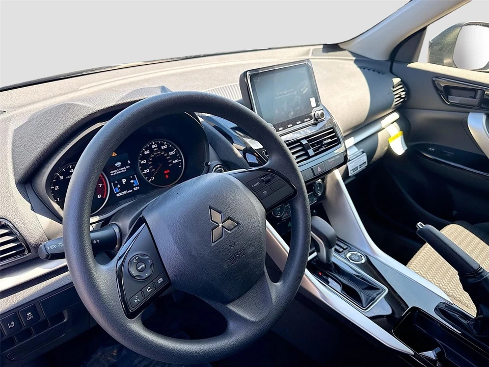 2025 Mitsubishi Eclipse Cross - Image 9 of 21