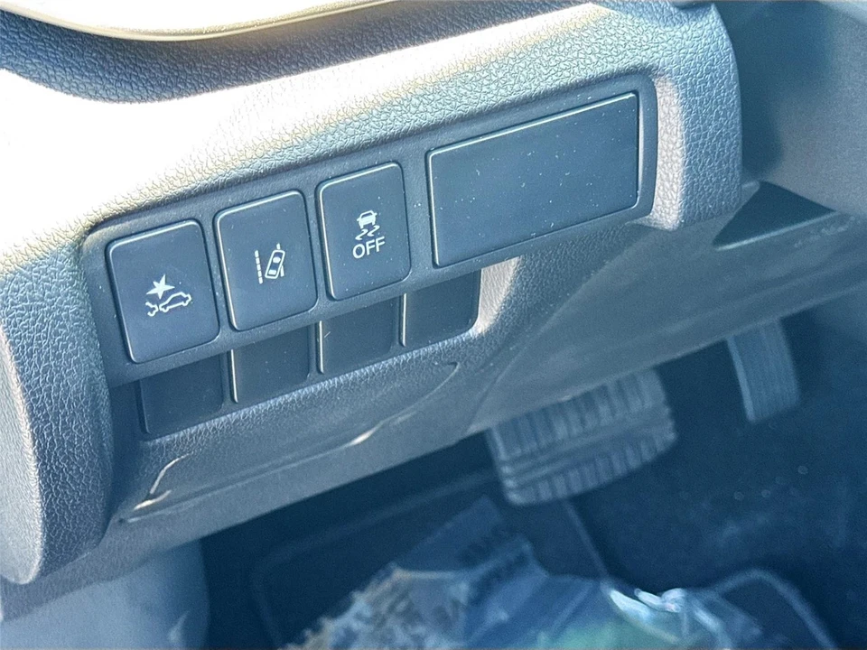 2025 Mitsubishi Eclipse Cross - Image 10 of 21