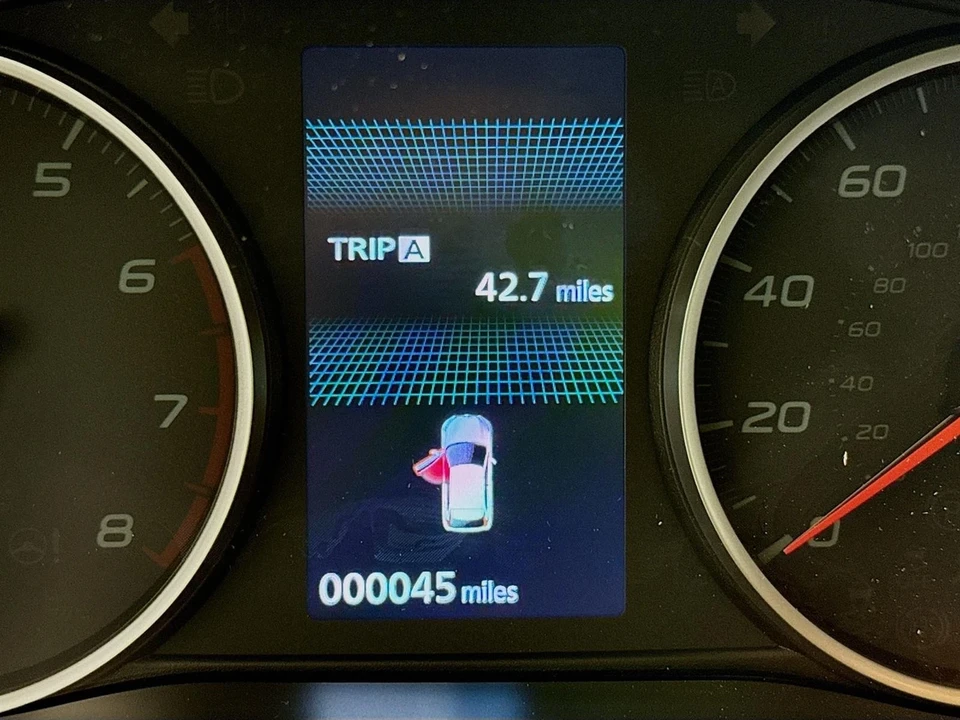 2025 Mitsubishi Eclipse Cross - Image 12 of 21